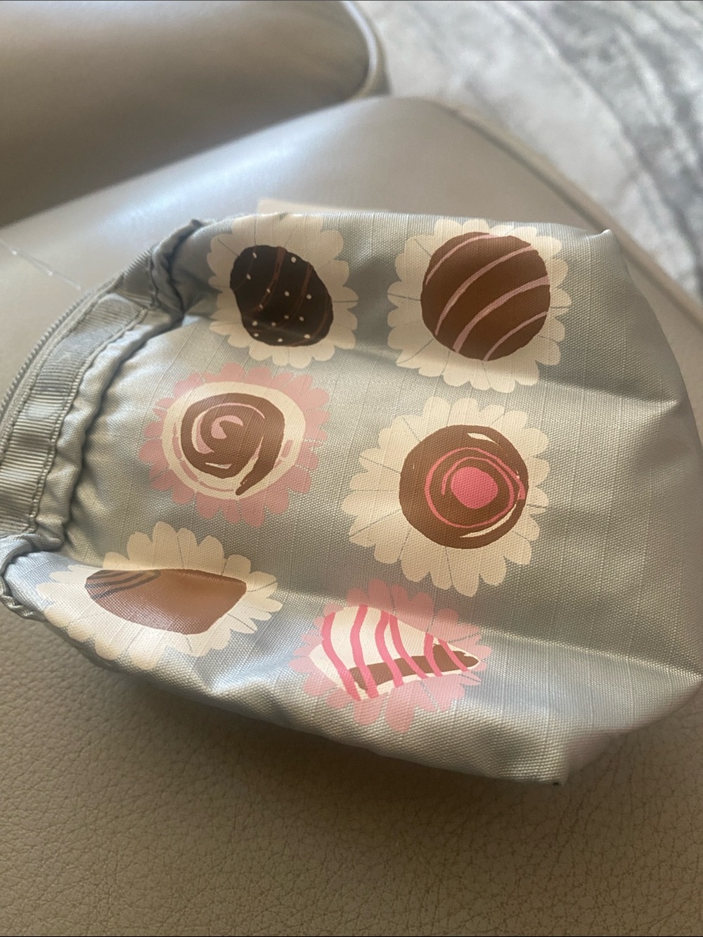 🆕LeSportsac small square cosmetic zipper bag. NWT